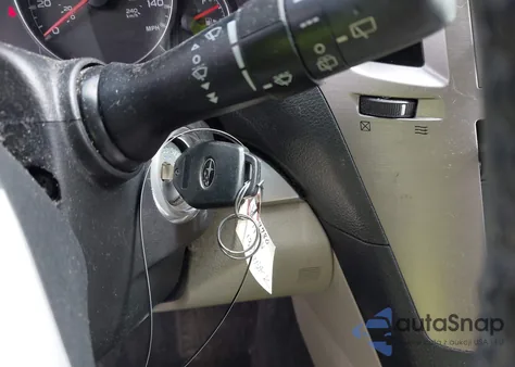 2013 Subaru Outback 2.5I Premium z USA, uszkodzony, nr VIN 4S4BRCCC9D3275744